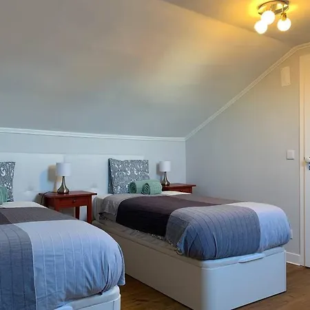 4 Bedrooms Ap In Graca - Great For Families&groups شقة